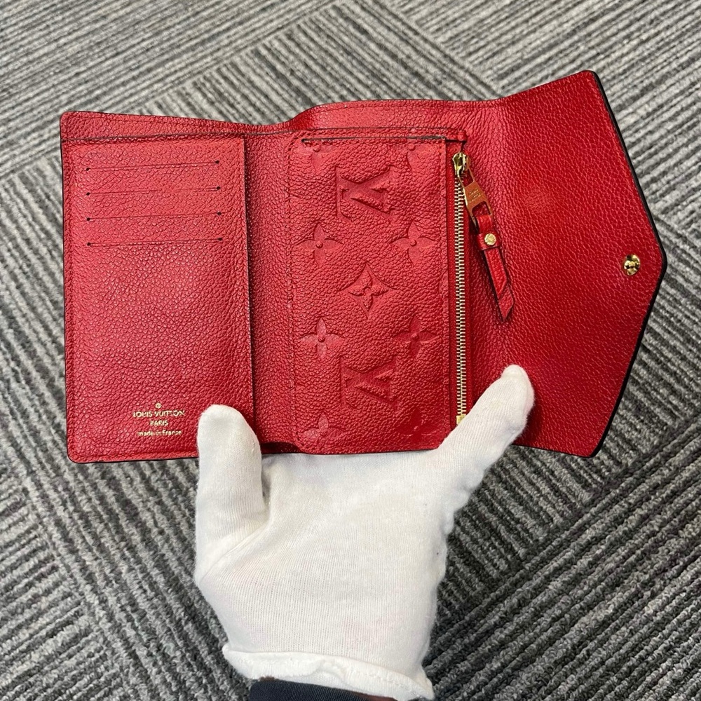 Louis Vuitton Red Monogram Wallet
Empriente
Pre loved in great condition. - Picture 9 of 12